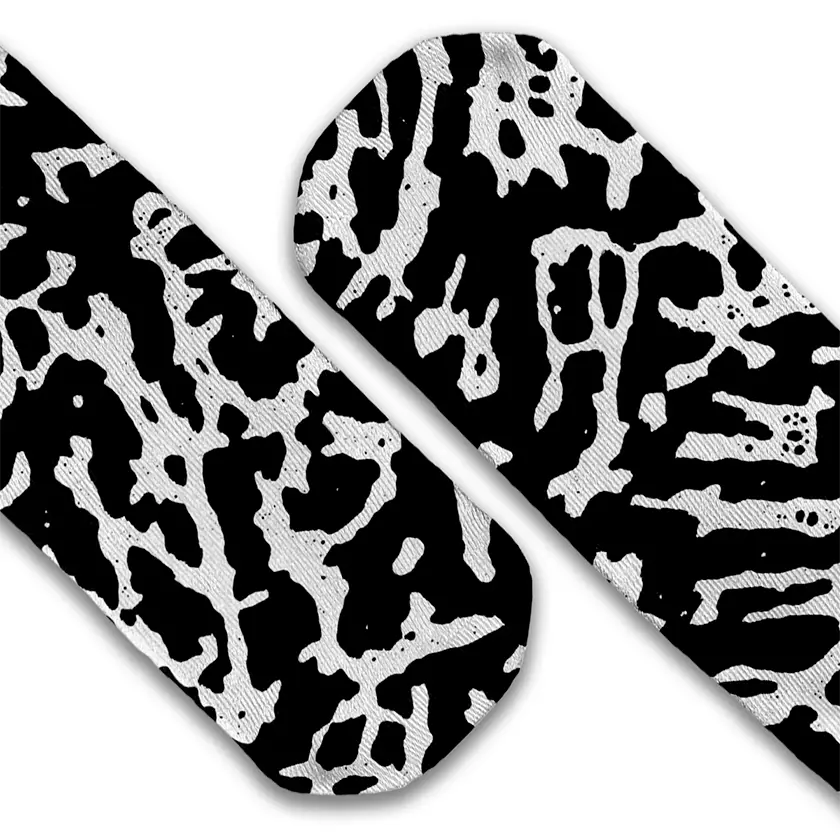 Jagged crew socks
